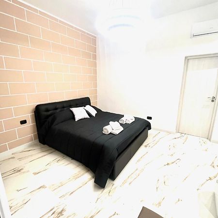 Mada'S Apartment Deluxe Бари Экстерьер фото