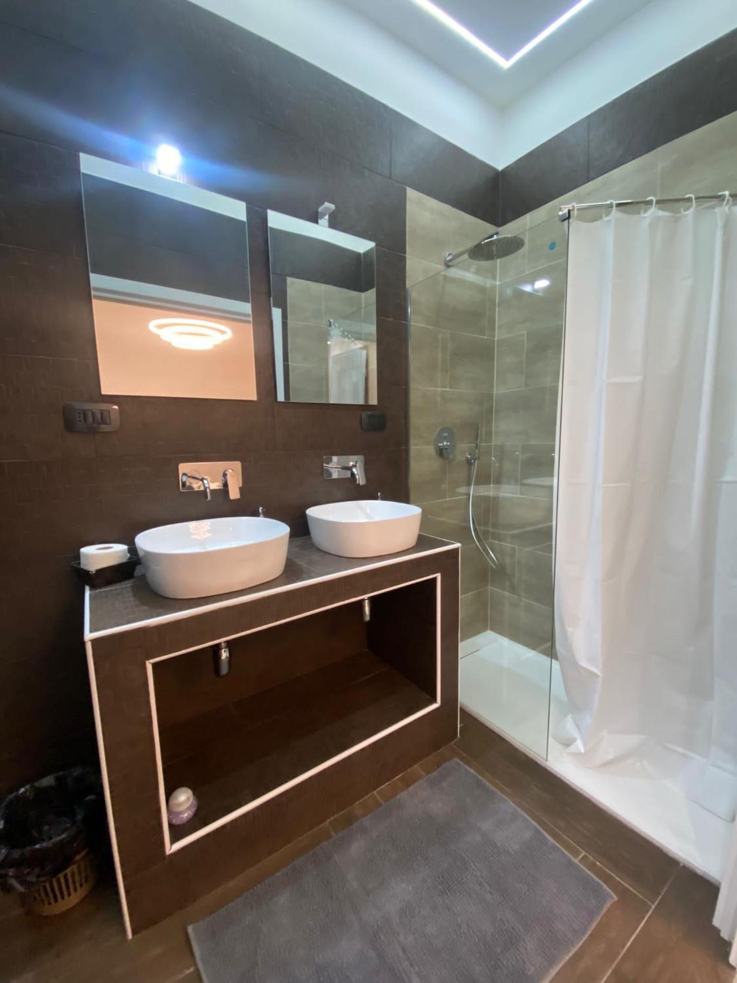 Mada'S Apartment Deluxe Бари Экстерьер фото