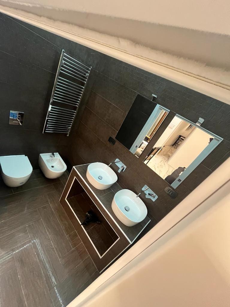 Mada'S Apartment Deluxe Бари Экстерьер фото