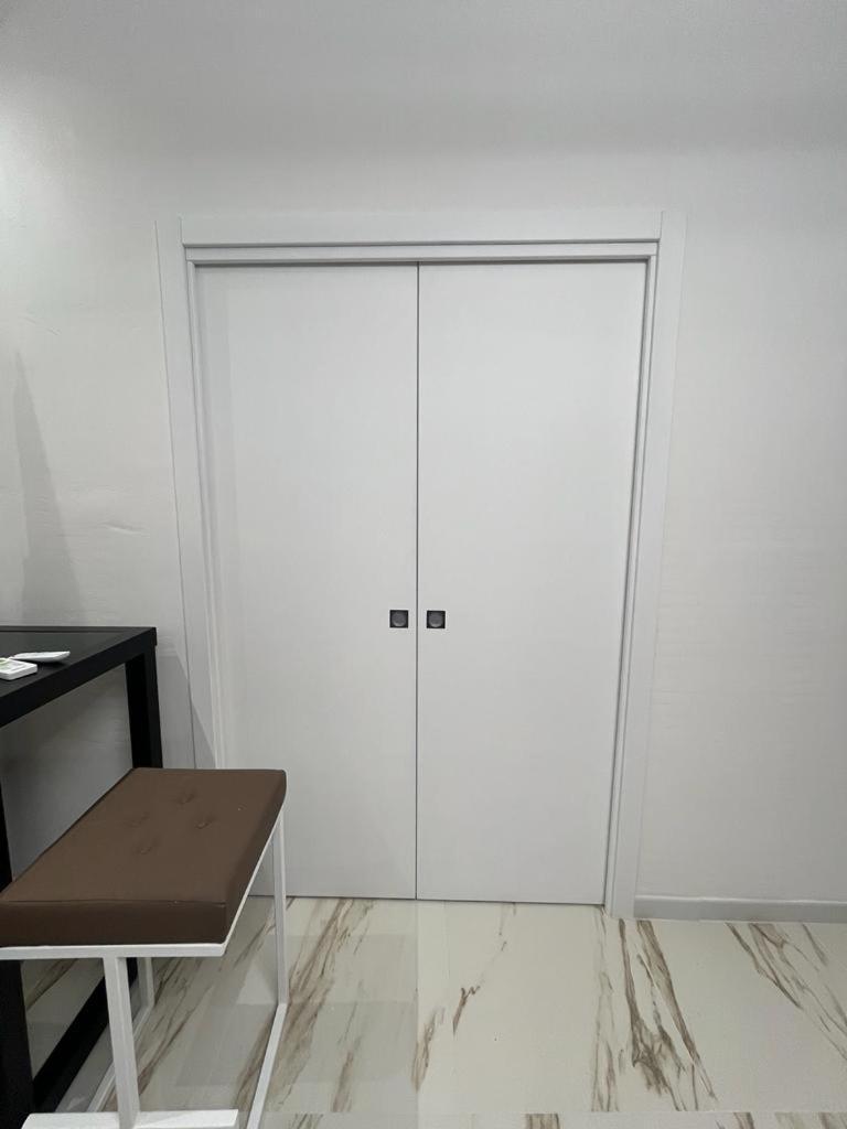 Mada'S Apartment Deluxe Бари Экстерьер фото