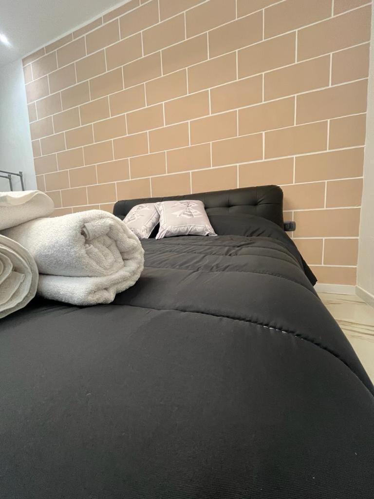 Mada'S Apartment Deluxe Бари Экстерьер фото